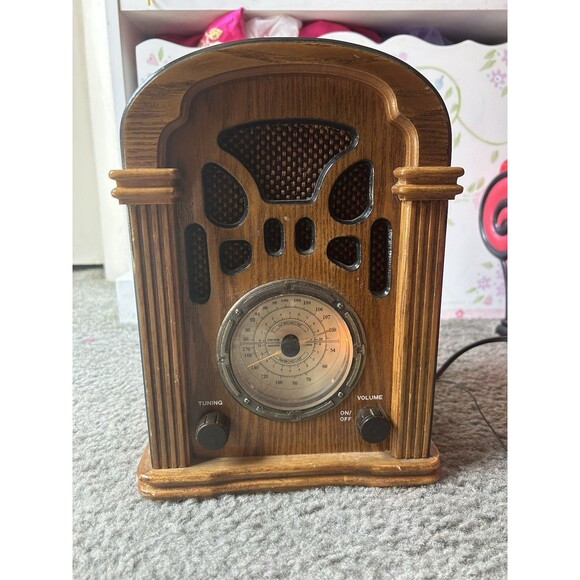 Vintage Classic Collector's Edition Cathedral Radio AM/FM Radio - Picture 1 of 8